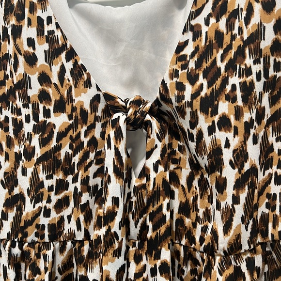 Banana Republic leopard print Tie Back Top - Picture 3 of 5